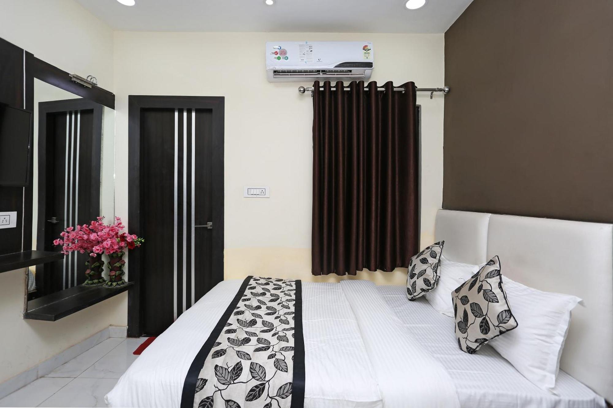 Collection O 10589 Laxmi Guest House Gwalior Extérieur photo