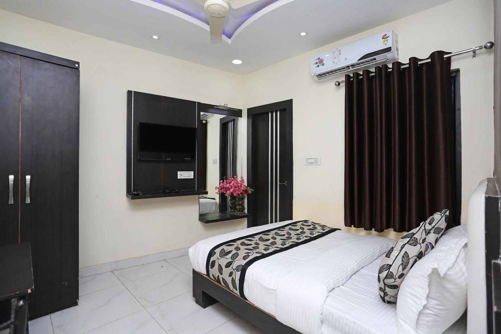 Collection O 10589 Laxmi Guest House Gwalior Extérieur photo